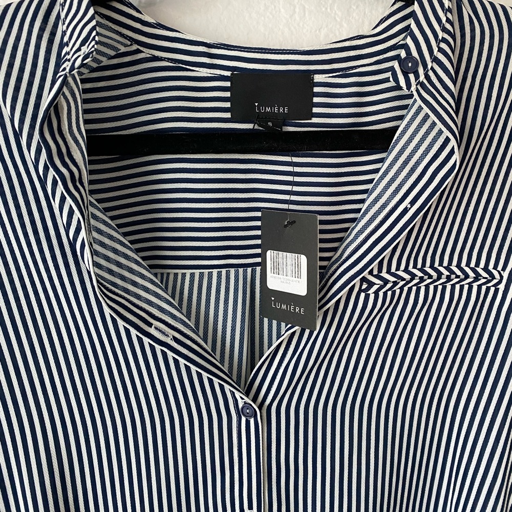 NWOT Navy & White Lumiere Button Up Blouse Size Small - Picture 4 of 5